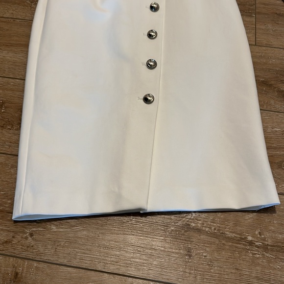 NWOT Off-White Button- Detail with Belt Tie Skirt Size 0 - Picture 4 of 8